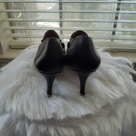 Coach - Picture 4 of 7